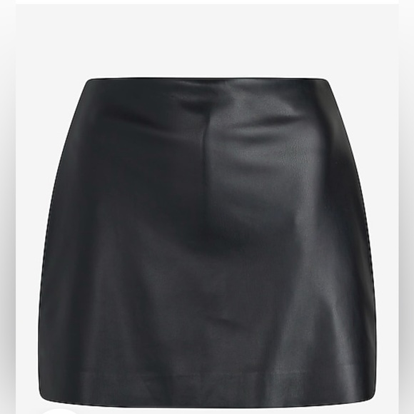 Express faux leather mini skirt - Picture 2 of 4